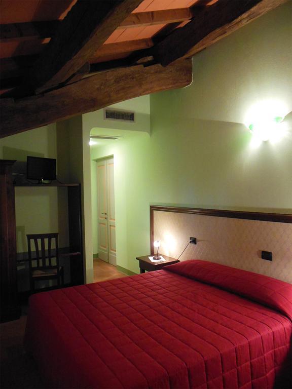 Antica Grancia Benedettina Villa โคลอร์โน ห้อง รูปภาพ
